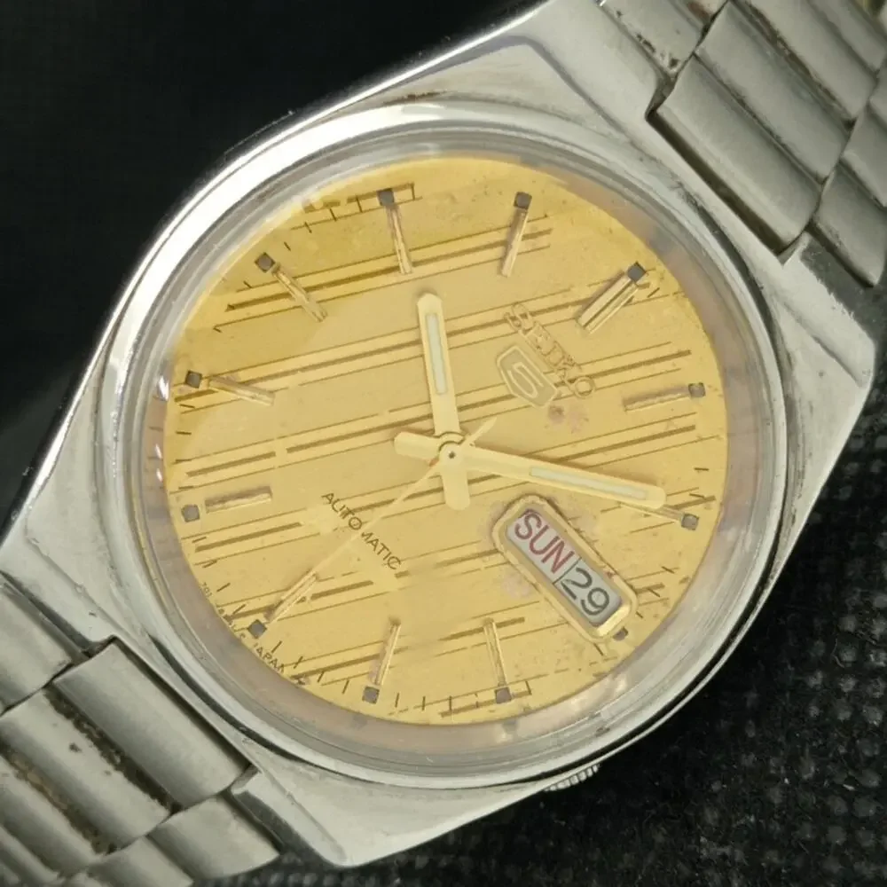Vintage 1984 Seiko Automatic Mens Silver Watch W/daydate & Gold accents
